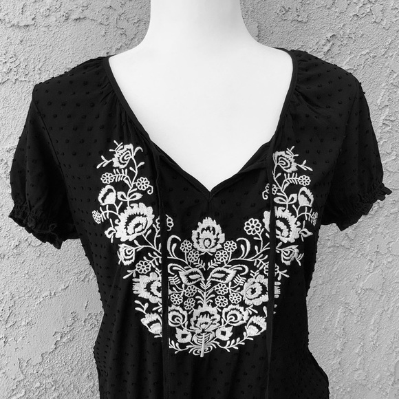 Romeo & Juliet Couture NWT Swiss Dot Floral Embroidered Peasant Top, Small - Picture 4 of 10